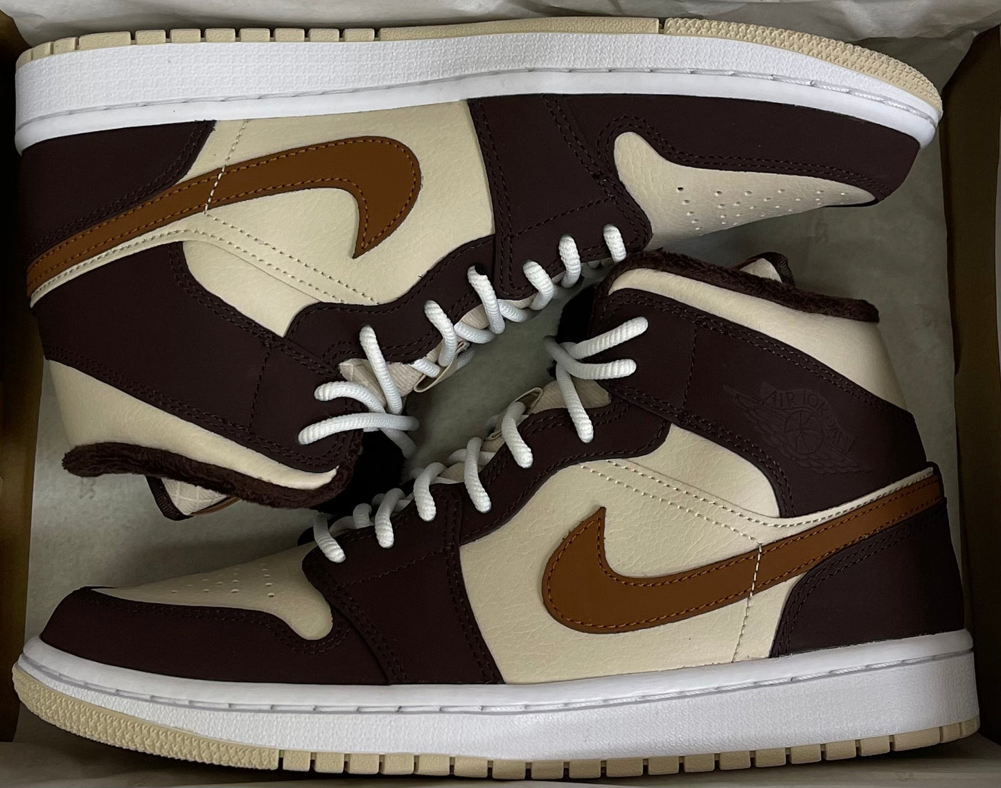 Air Jordan 1 Mid SE "Brown Basalt Oatmeal"